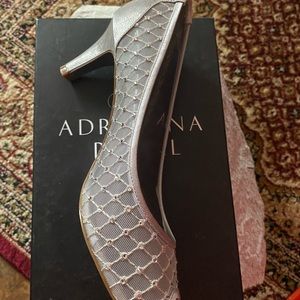 Silver wedding pump in great condition. Size 10 for you.